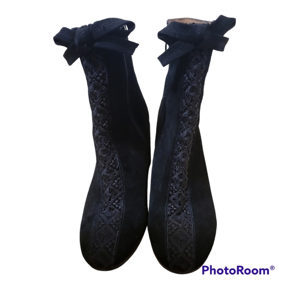 Bettye Black Leather Ankle Boots. 6.5. EUC. - Picture 2 of 9